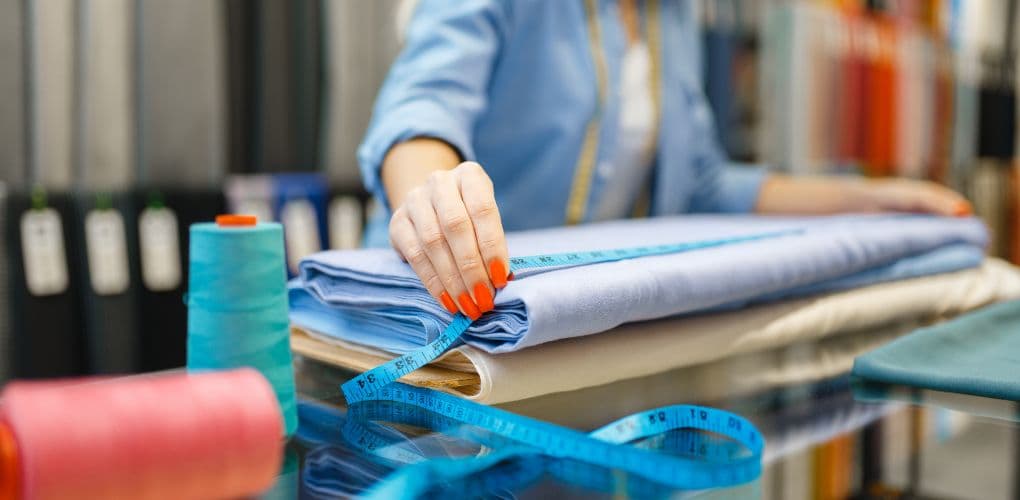 Ein umfassender Leitfaden zu verschiedenen Arten von Kleidungsstoffen und deren Verwendungszwecken