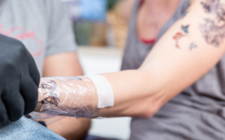 Tattoo Nachsorge-Tipps: Bewahren Sie Ihre Tätowierung jahrelang strahlend