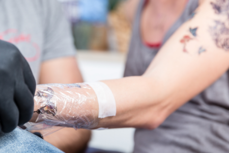 Tattoo Nachsorge-Tipps: Bewahren Sie Ihre Tätowierung jahrelang strahlend